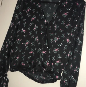 Tröja  - Oanvänd tröja i storlek 40 pris 129kr 