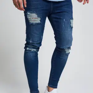 Mjukare material så skulle inte säga att produkten är liten i storlek. Köpt på zalando och sparsamt använda. Ni ser betygen och priset på bild 3. Tycker dessa är typiskt unisex, då de varken är raka/stela eller feminint sydda. 