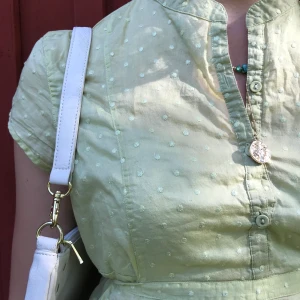 Fin Massimo Dutti topp - Fin Massimo Dutti topp, ljusgrön, vintage men i väldigt fin stick. Frakt tillkommer 