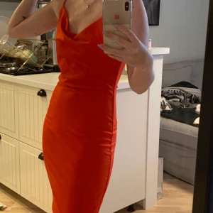 Röd klänning - Klänning från bikbok i storlek S! Använd 1 gång🌞 