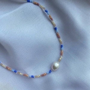 Handgjorda smycken  - Säljer jättefina handgjorda smycken. Kontakta mig för egen beställning💚