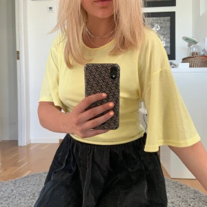 Topp från Zara - Jättegullig sommartopp från Zara. Storlek S. 🌻