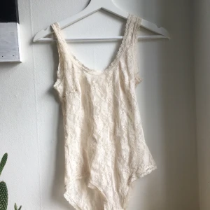 Fin body  - Fin body i bra skick. Uppskattar att den är storlek S. Köparen står för frakt 