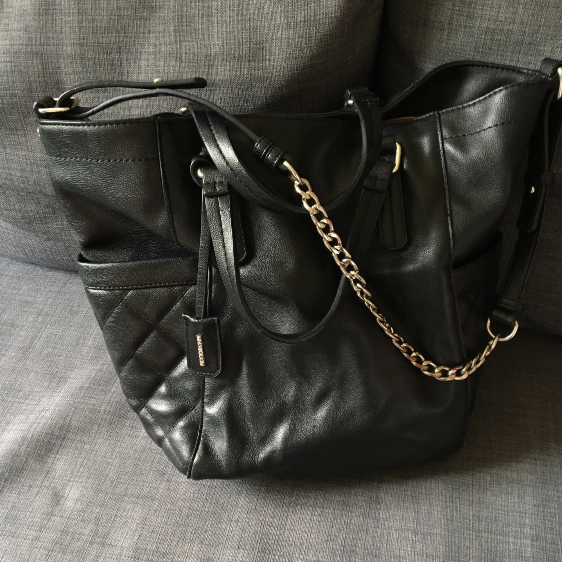 Svart väska med kedja - 91
