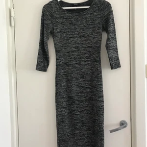 Klänning från Forever 21 - Superfin tight klänning i stretchigt material. Storlek S. Frakt 42kr. 