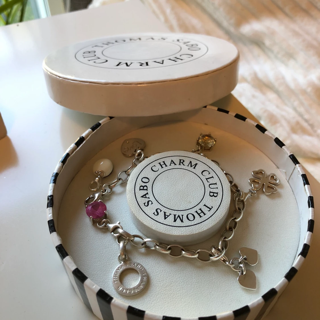 Thomas Sabo armband med berlocker - 90