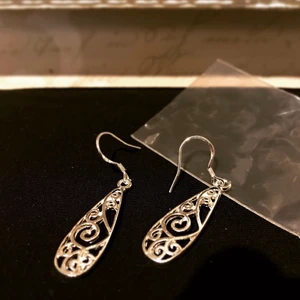 🥳Silver dropp örhängen med present box  - Nya sterling silver krock Örhöngen med present box. Stömplade 925*Bjuder på portot 🤪😌🥳