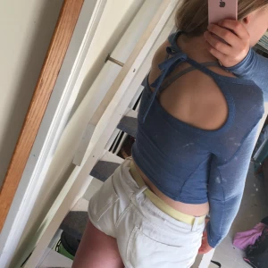 H&M backless tröja XS - Gullig blå tröja i mycket bra skick!