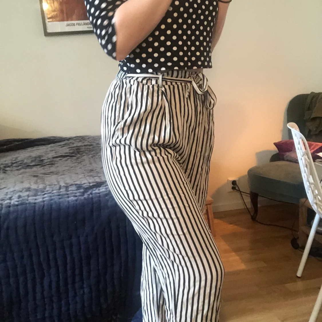 Monki sköna dressade byxor