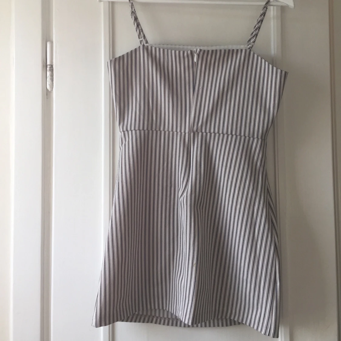 Snygg randig klänning i strl S - 90