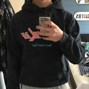 Sickö navy hoodie - Strl M i bra skick! Köpt direkt från bornfrompain.jp
