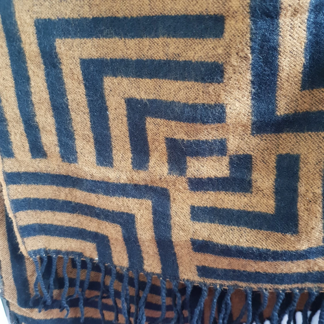 Poncho med snyggt grafiskt mönster - 90