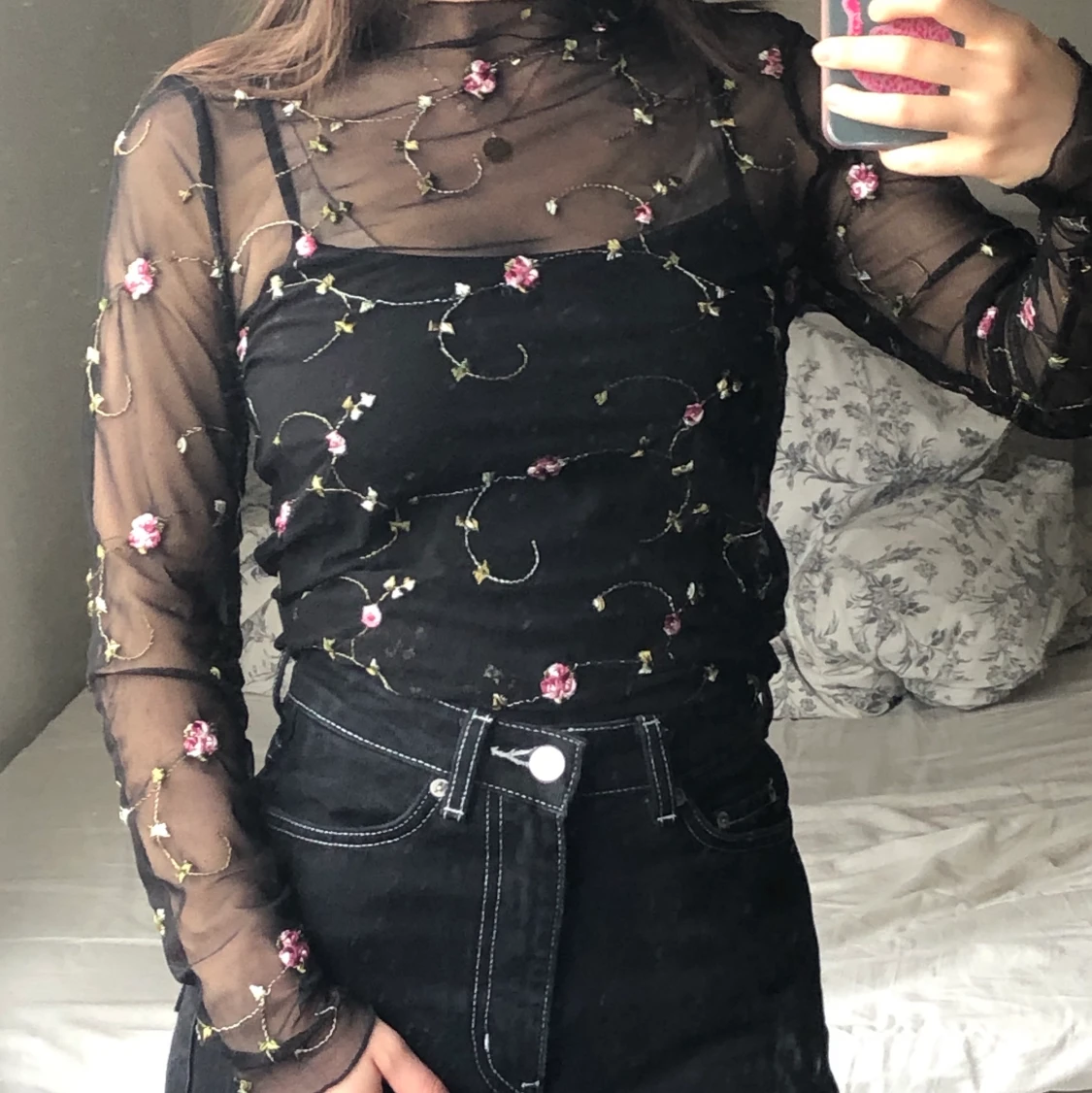 Meshtopp med broderade blommor  - 90