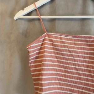  - Pris kan diskuteras! Rosa randigt linne!