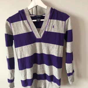 Ralph Lauren Hoodie - Tunn Ralph Lauren hoodie😙(köparen står för frakt)