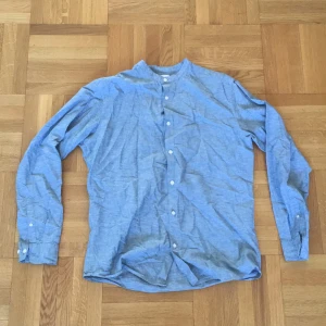 Linneskjorta  - Linneskjorta, slimfit strlk L, Aldrig använd.