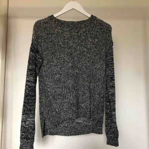  - Stickad tröja från Gina Tricot.