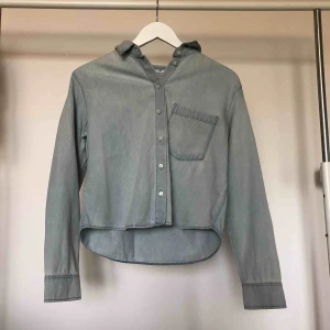  - Jeansskjorta från cheap monday. Aldrig använd.