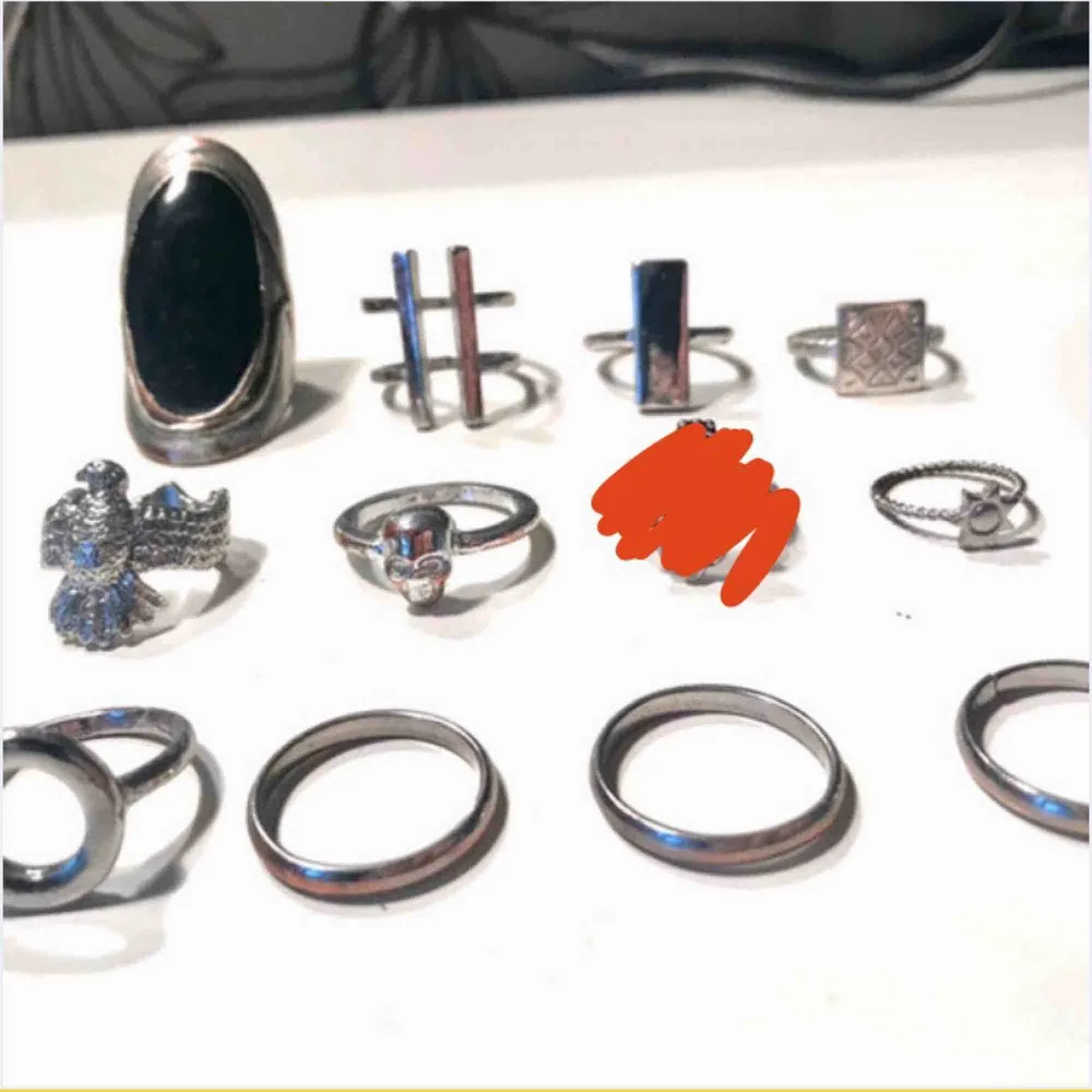 30kr/st på alla ringar förutom dem tre silver ringarna längst fram som kostar 5kr/st ☀️ Frakt kostar 9 kr . Accessoarer.