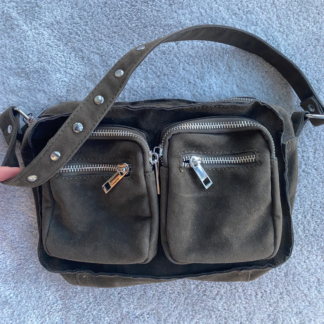 Militärgrön Noella väska