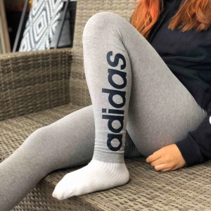  - Gråa Leggings från Adidas💗 frakt ingår i priset