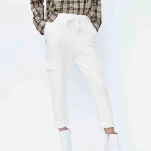  - Stickade joggers från zara, ej genomskinlig! Helt nya. De är stretchiga   Fri frakt 