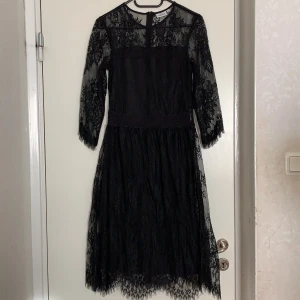 Väldigt fin klänning knappt använd - Väldigt fin klänning köpt för 600kr på Kappahl. Knappt använd.