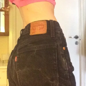 Jätte fina levis jeans <3 - Ett par sköna levis jeansjag köpte för tre år sedan men glömde helt att jag hade dem så knappast använda!