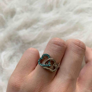  - Ring i storlek s/m, fin skick, finns i Odenplan Stockholm. kan skicka via post, 10kr för porto       