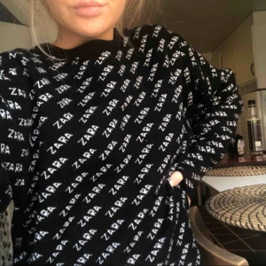  - Superfin tröja från Zara, använd ett fåtal gånger. Frakt ingår i priset :)