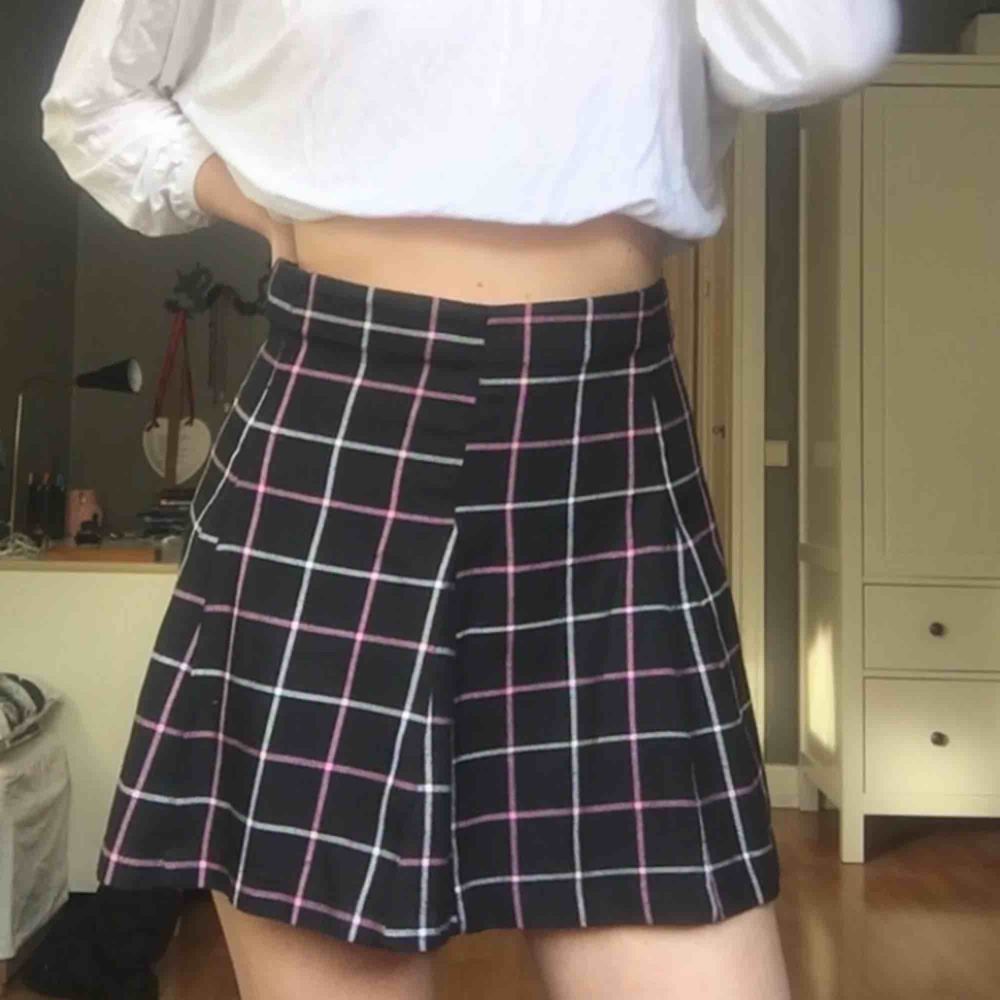 en riktigt schoolgirl kjol med | Plick Second Hand
