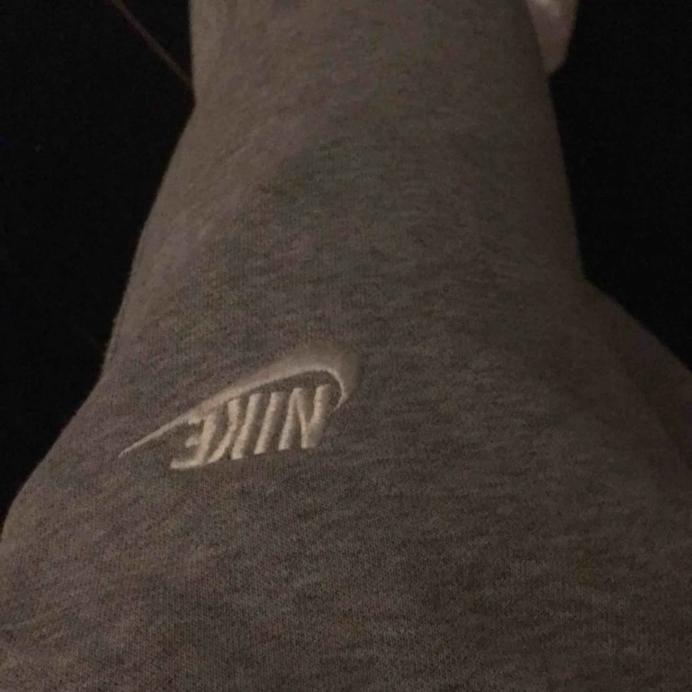 Nike sweatpants storlek S. Möter i Örebro eller skickar, köparen står för frakt.. Jeans & Byxor.