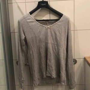  - Grå odd molly tröja Använd fåtal gånger och är i bra skick