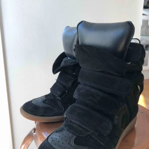  - Jag säljer mina Isabel Marant sneakers. Väl använda.