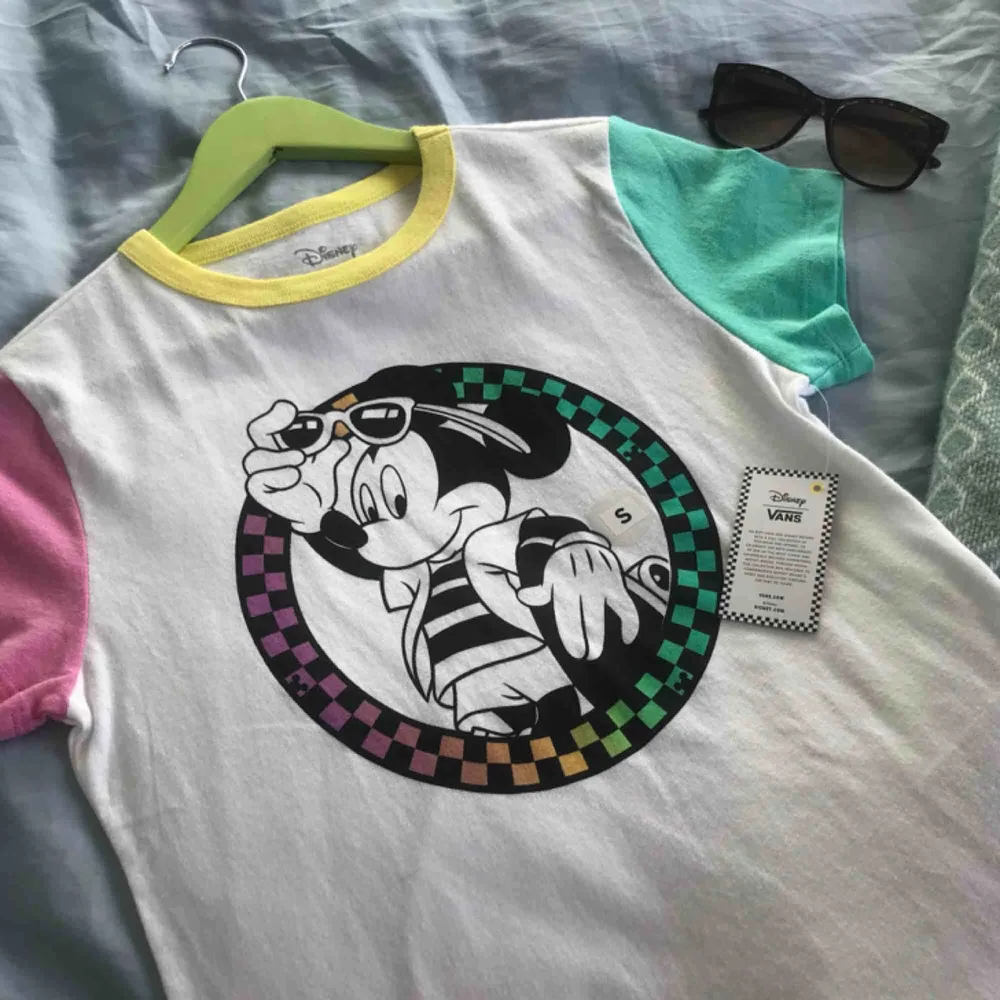 Äkta Vans-tröja - perfekt för den kommande sommaren! Köpt för 300 kr nyligen. 💋💋. T-shirts.