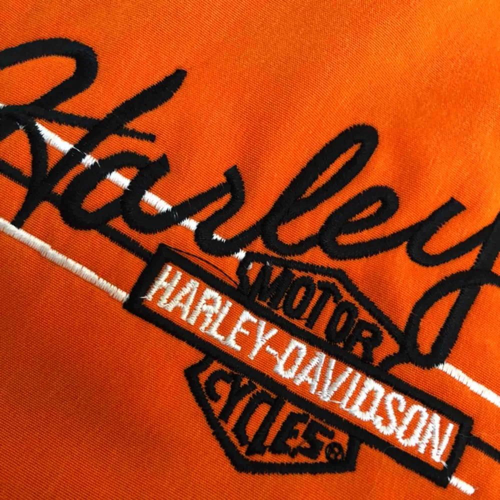 Asball Harley-Davidson bomberjacka. Passar perfekt till våren! Frakt ingår. Jackor.