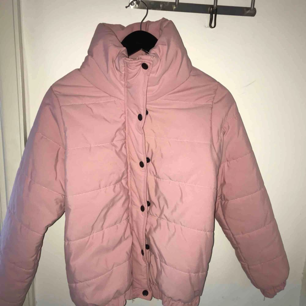 Brand new light pink bumper jacket. Jackor.