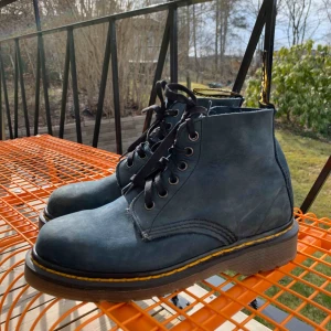  - dr martnes i fint skick. storlek 37, möjligtvis lite små. 