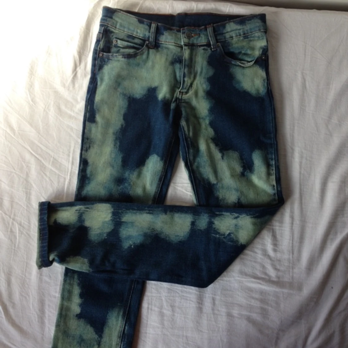 Mellanhöga spräckliga jeans från cheap monday