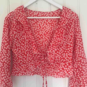  - Supersöt blus från Zaful :)                                  Endast använd vid två tillfällen så i mycket fint skick 