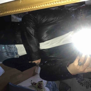  - Säljer min älskade skinkavaj. I sååå fint skick  men använder för sällan. Köparen står för frakt.