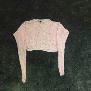  - Rosa magtröja med prickar! Köparen betalar frakten :) betalas med swish