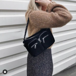 Väska - Säljer min svarta noella väska, den är som ny då den aldrig riktigt kom till användning 