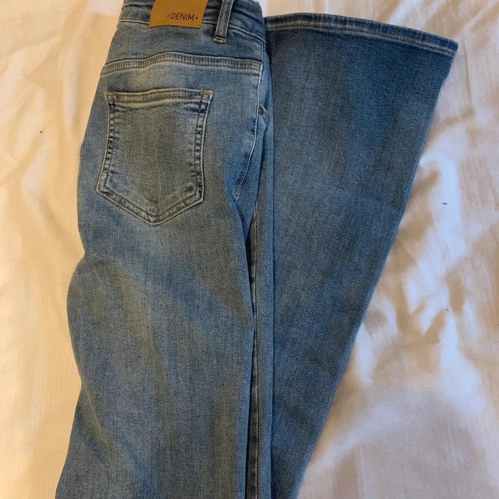 Vet ej vart dem är köpta, endast provade! Storlek 170 men är som xxs/xs  Frakt 100kr Bud från 70kr. Jeans & Byxor.