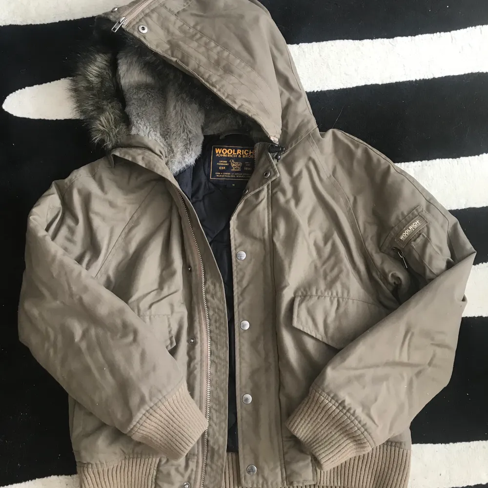 Woolrich fur jacket, size M, retail 700€, 9/10. Jackor.