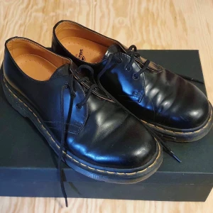 Låga Dr Martens strl 39 - Låga Dr Martens strl 39, begagnade, mycket gott skick