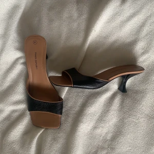 Vintage skor  - Trendiga vintage skor i äkta läder. Storlek 37. Märket är panos empirin och nypriset är 649kr. Helt oanvända. 