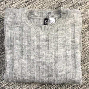 Stickad Tröja - Stickad tröja från H&M divided storlek S