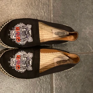 Kenzo skor  - Storlek 40! Fint skick, nypris 1800kr mitt pris 400kr! 