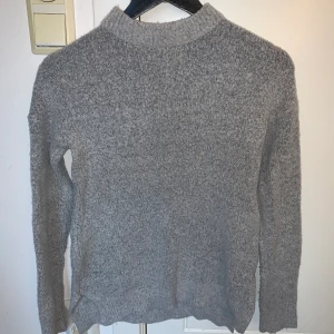Tröja från Nelly i storlek S - Oroligt skönt material!